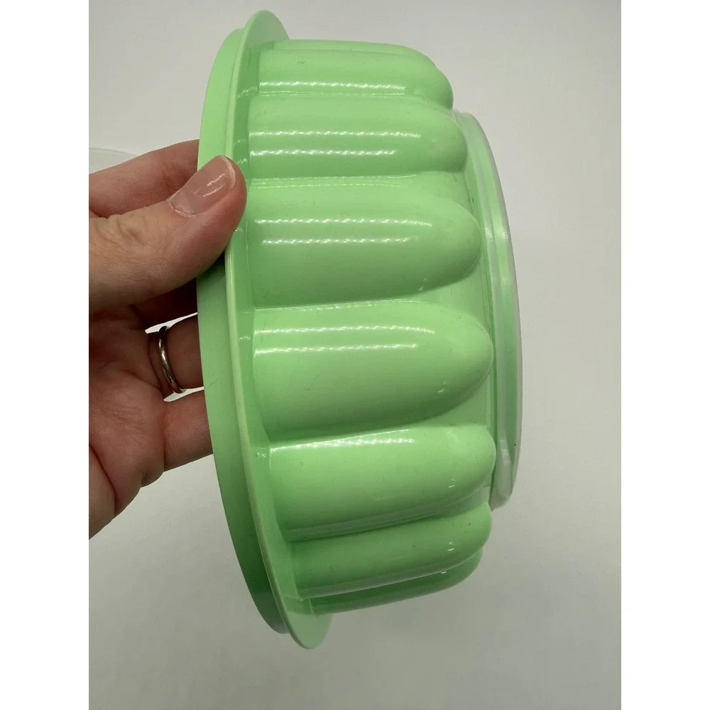 Tupperware Jel-N-Serve Jello Mold 9.5